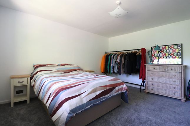 1 Garfield Close, Southampton photo 5