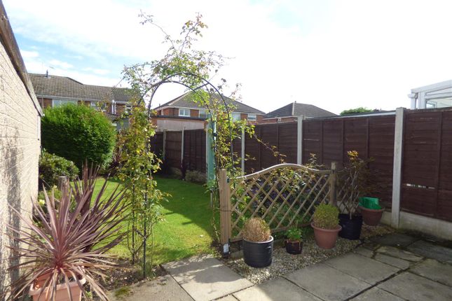 31, Peakdale Close, Nottingham photo 2