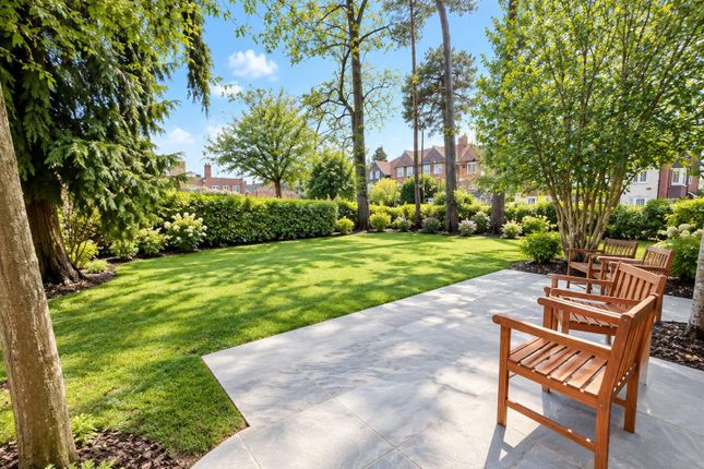 Branksomewood Road, Fleet photo 2