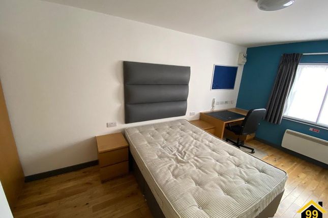 Flat to rent in Slater Street, Liverpool, Merseyside