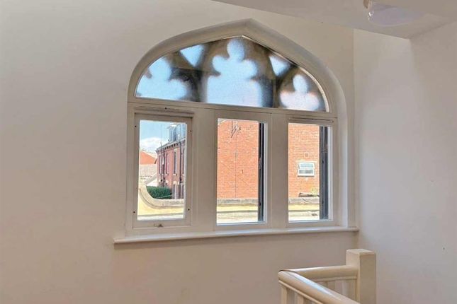 Apartment 7, St. Hughes Lodge, 68, Armley Lodge Road, LEEDS photo 3
