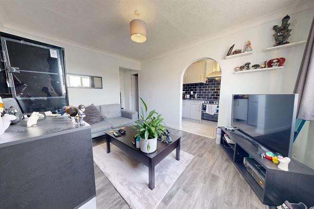 Flat 11, Caswell Court, Weymouth photo 2