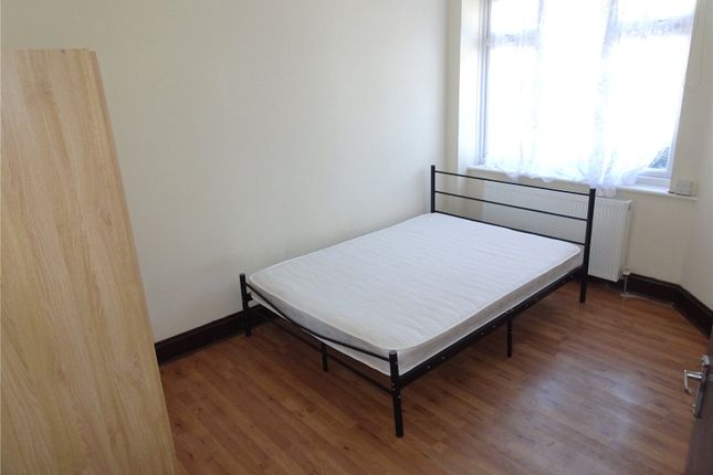 Thumbnail Bungalow to rent in Islip Manor Road, Northolt, Middlesex
