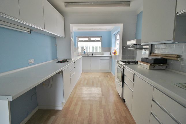 5, Chestnut Avenue, Waterlooville photo 3