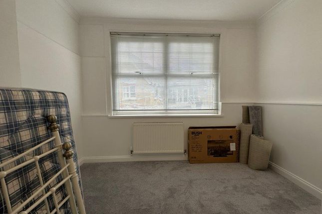 Flat 31b, Golf Road, Deal photo 4