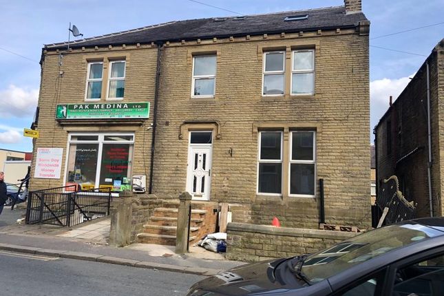 Terraced house to rent in Halifax Old Road, Huddersfield