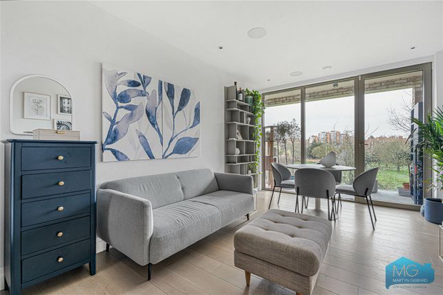 Apartment 205, 1, Espalier Gardens, London photo 3
