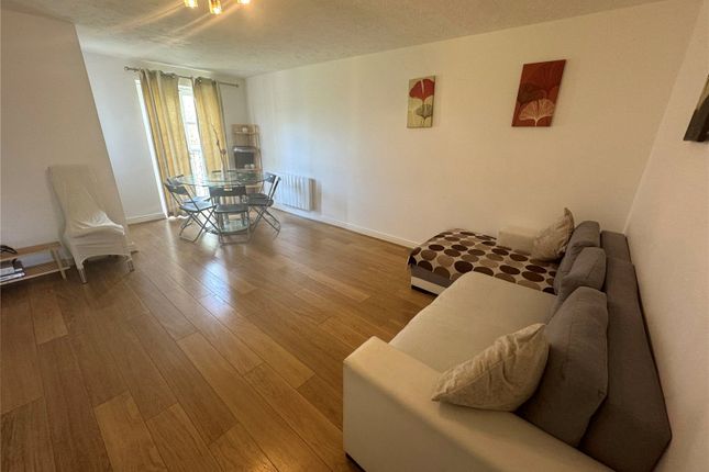 Flat to rent in Clarence Close, New Barnet, Hertfordshire