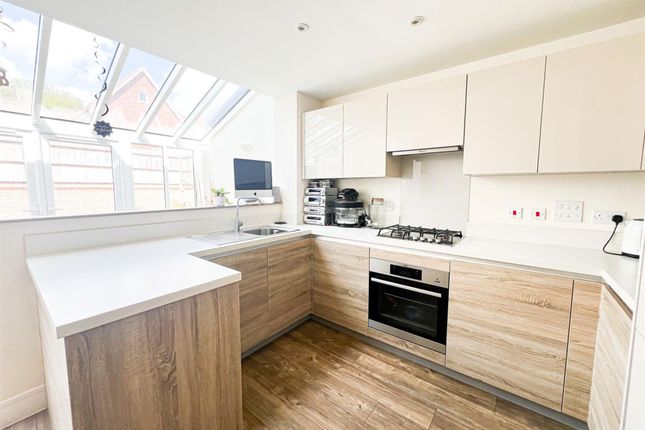 44 Five Oaks Lane, Chigwell photo 5