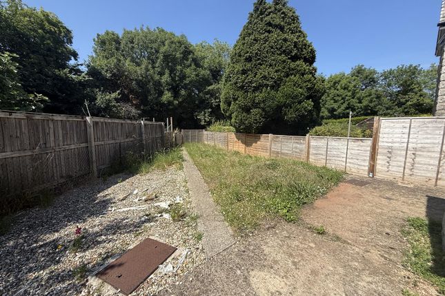 28, Kent End, Swindon photo 2