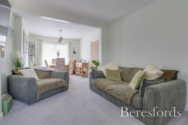 95, Cavendish Avenue, Essex photo 4