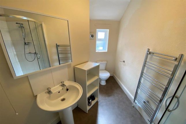 Flat to rent in Room In Shared Flat, High Rd, Beeston