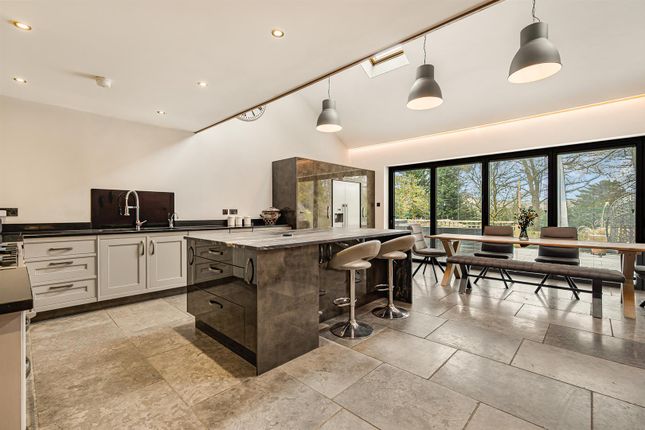 15, Lymewood Drive, Stockport photo 4