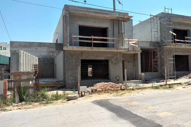 Link-detached house for sale in Monte Real, Leiria, Costa De Prata, Portugal