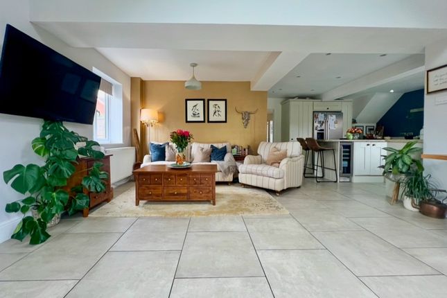 3, Dunkirk Drive, Worcester photo 3