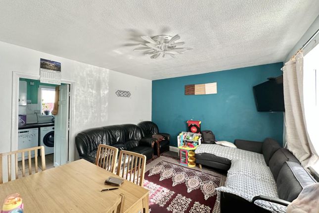 141, Minet Drive, Hayes photo 3