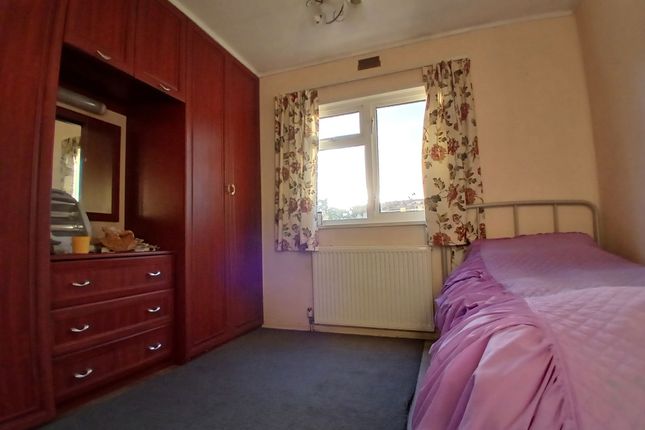 10 Elstree Park,, Barnet Lane, Borehamwood photo 4