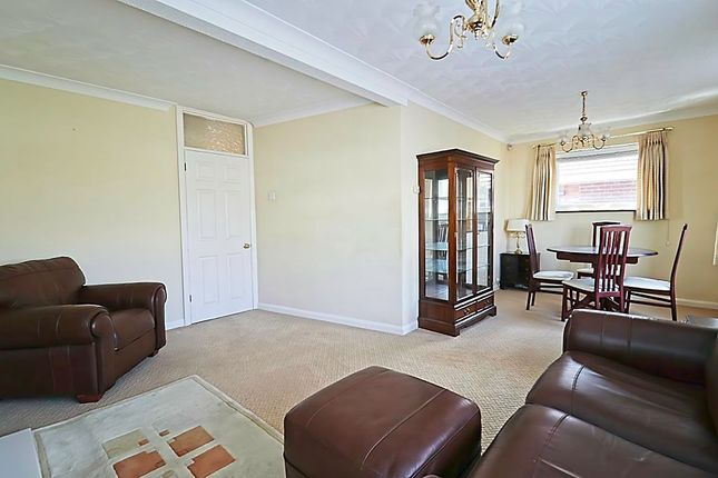 121, Clifton Avenue, Benfleet photo 3