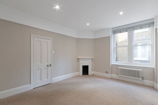 73B, Prince of Wales Drive, London photo 2