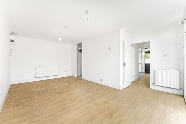 12, Inglesham Walk, Hackney photo 3