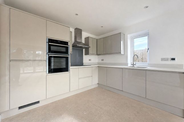 3, Apple Grove, Colchester photo 2