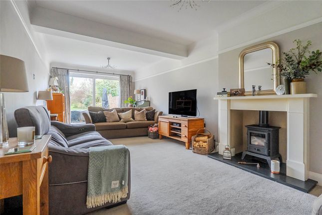 6, Barton Avenue, Bedfordshire photo 2