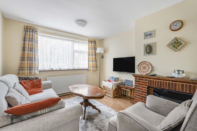 8, Becket Gardens, Welwyn photo 2