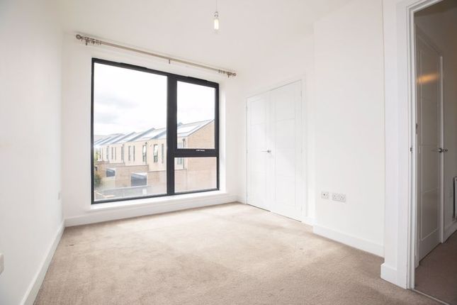 Flat to rent in Whittle Avenue, Cambridge
