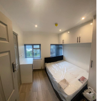 7a, Moorhall Road, Harefield photo 3