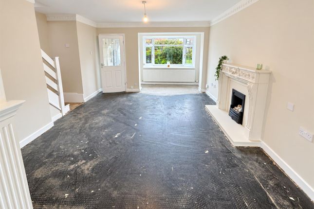16, Amberwood, Oldham photo 2