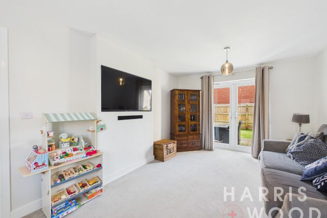 5 Otter Vale, Witham, Essex photo 3