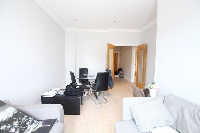 Flat to rent in Whitehouse Apartments, Belvedere Road, London