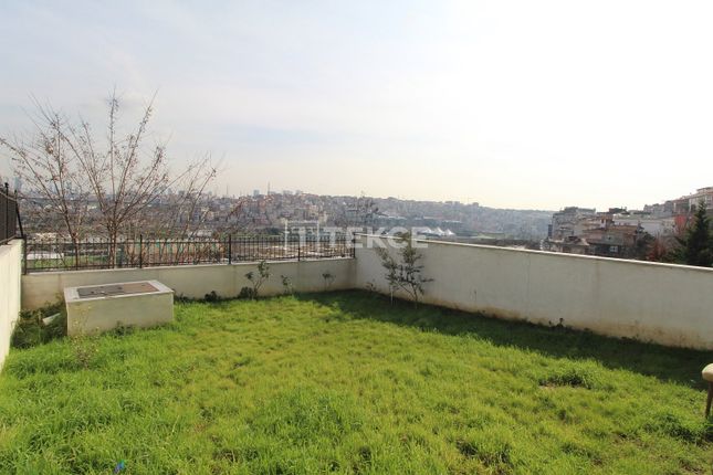Duplex for sale in Silahtarağa, Eyüpsultan, İstanbul, Türkiye