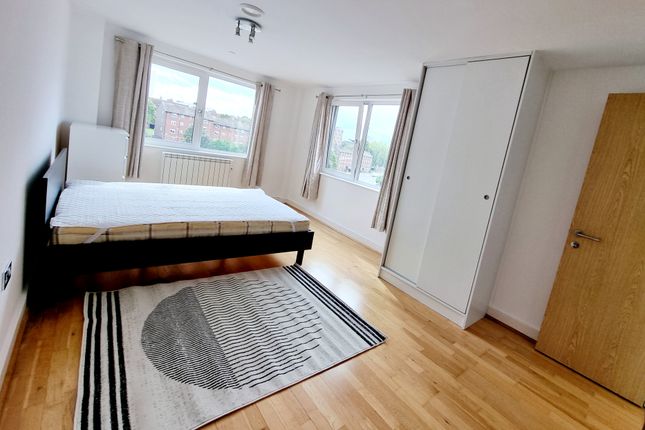 Thumbnail Flat to rent in Mast Quay, London