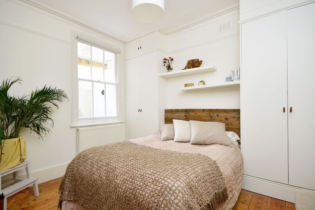 Grayshott Road, Battersea photo 3