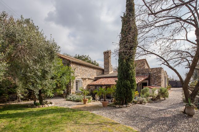 Thumbnail Villa for sale in Via Vecchia, Cisano Sul Neva, Liguria