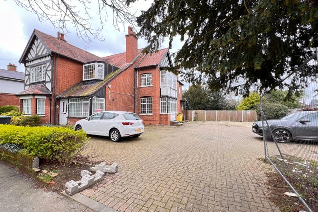 Detached house for sale in Compton Avenue, Luton, Bedfordshire