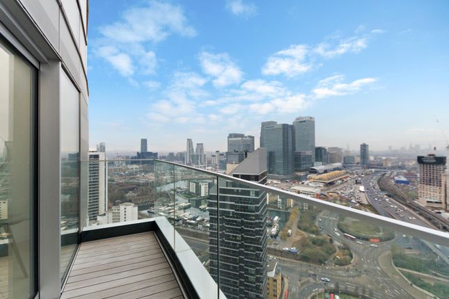Flat to rent in Charrington Tower, New Providence Wharf, London