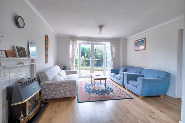20, Sedgemoor Drive, Thame photo 2