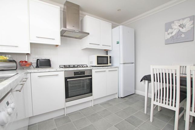 31, Long Beach Close, Eastbourne photo 2