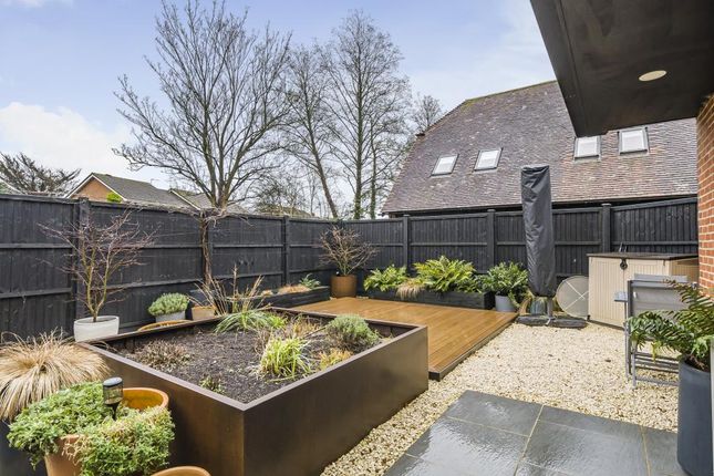 FLAT 4 NEW BARN, Calcot, Reading photo 4