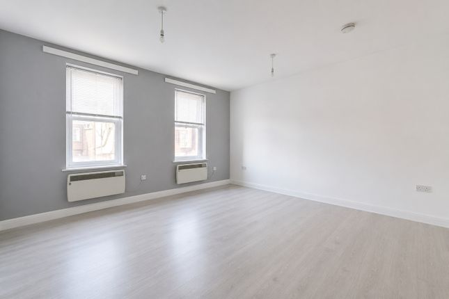Flat 4, 7, Lower Road, SUTTON photo 3