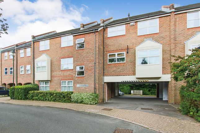 Thumbnail Flat for sale in Manning Close, East Grinstead