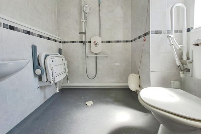 Flat 33, Read Court,, The Grove, Kent photo 2