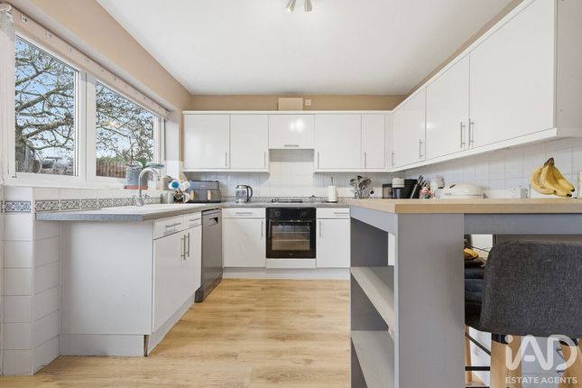 11, Wychford Drive, Sawbridgeworth photo 3
