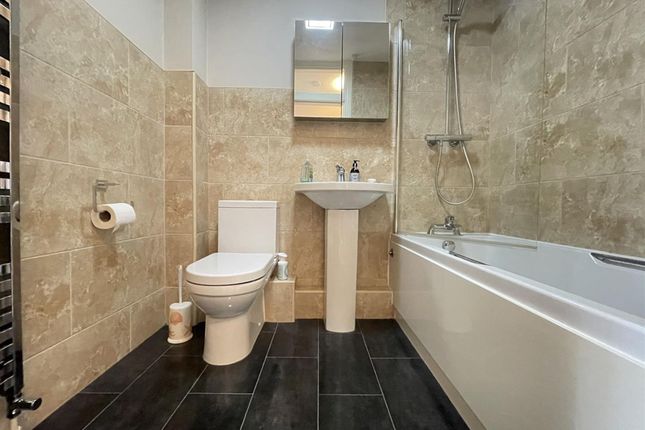 Flat 3, Linwood Court, Scarborough photo 4