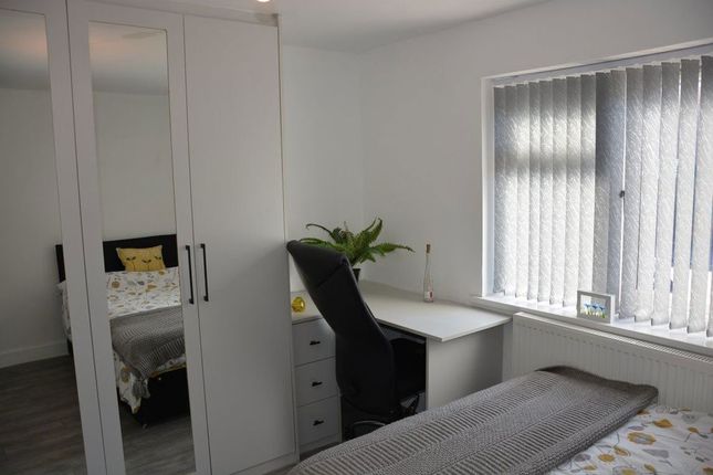 28, Water Mill Close, Birmingham photo 3