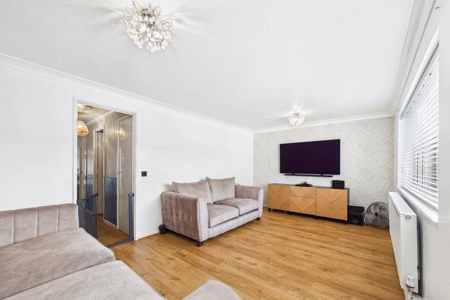 10, Rangoon Close, Essex photo 2