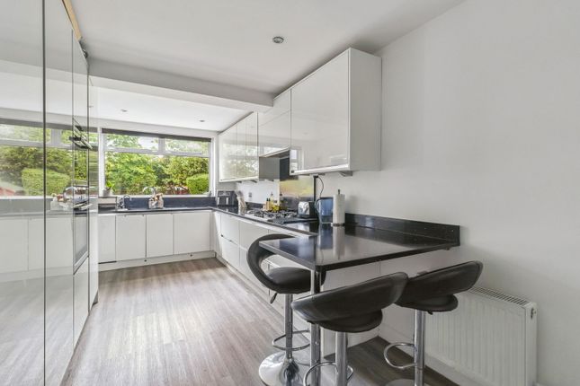 17, Winchester Drive, Pinner photo 4