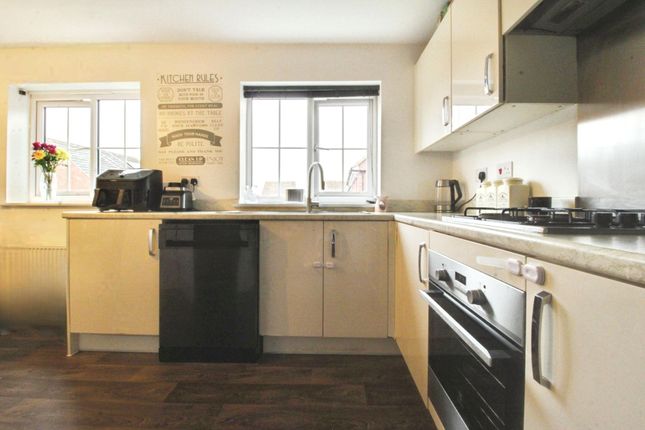 22 Greycing Street, Swindon photo 4